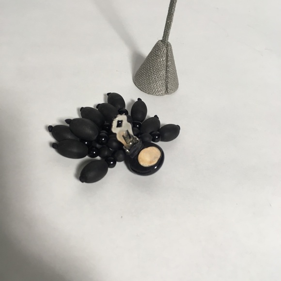 Black bead clip-on earrings - Picture 3 of 3